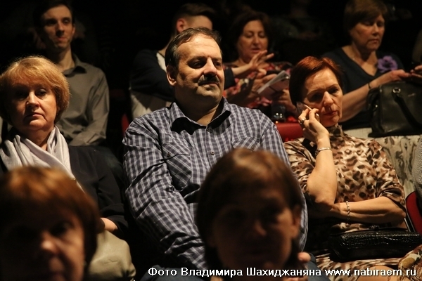Зрители в театре Камбуровой