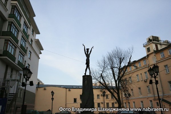 Памятник Плисецкой