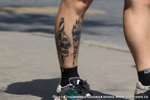Татуировка на мужской ноге