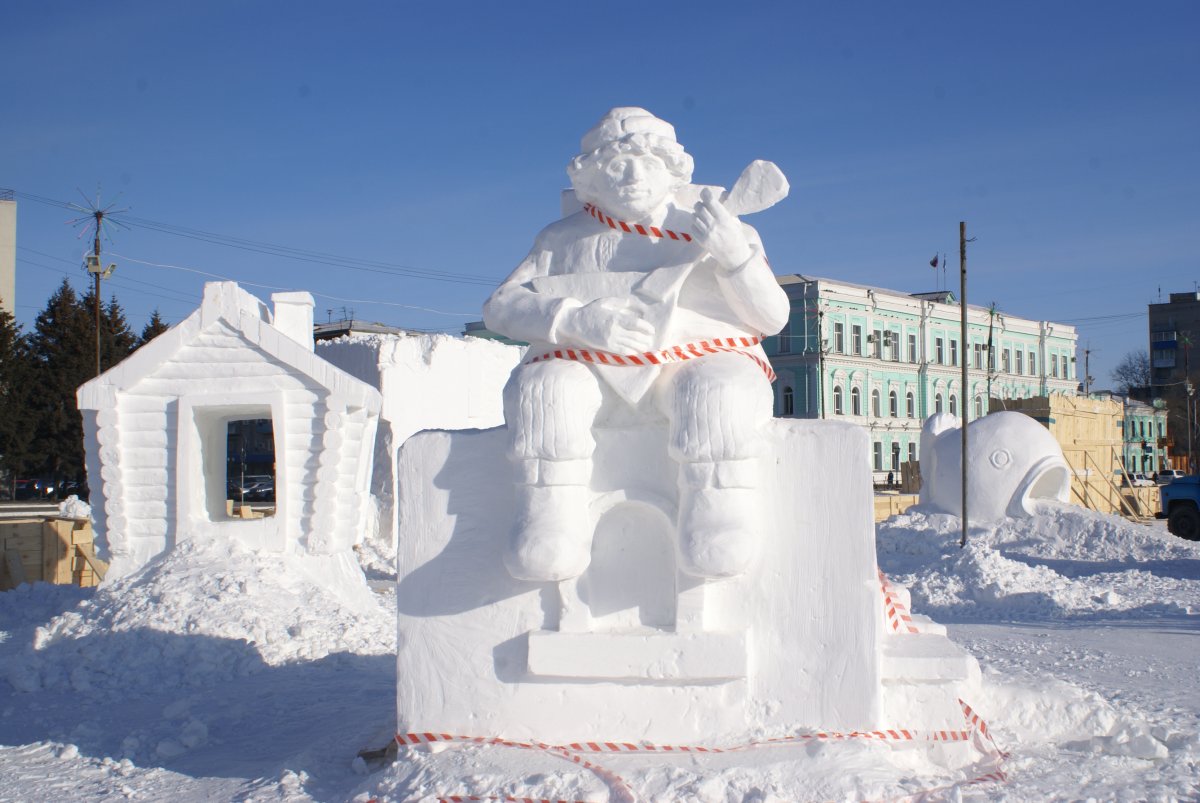 Г г снежков. Снежные городки. Снежные фигуры. Городок из снега. Снежные скульптуры.