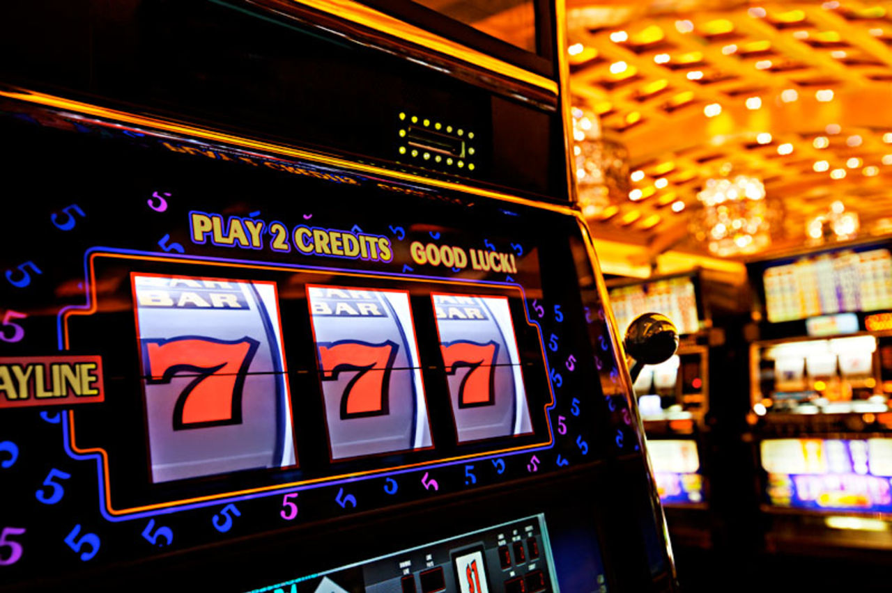 Игровые автоматы friends friends casino2 link. Автомат казино. Зал игровых автоматов. Игровой автомат 777. Виртуальные игровые автоматы.